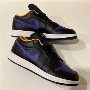 Jordan 1 low purple/yellow 7Y